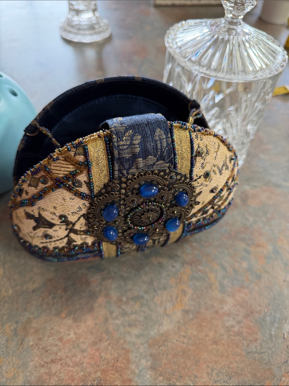 Beaded tapestry evening bag with magnetic closure. Great condition. - Picture 11 of 13